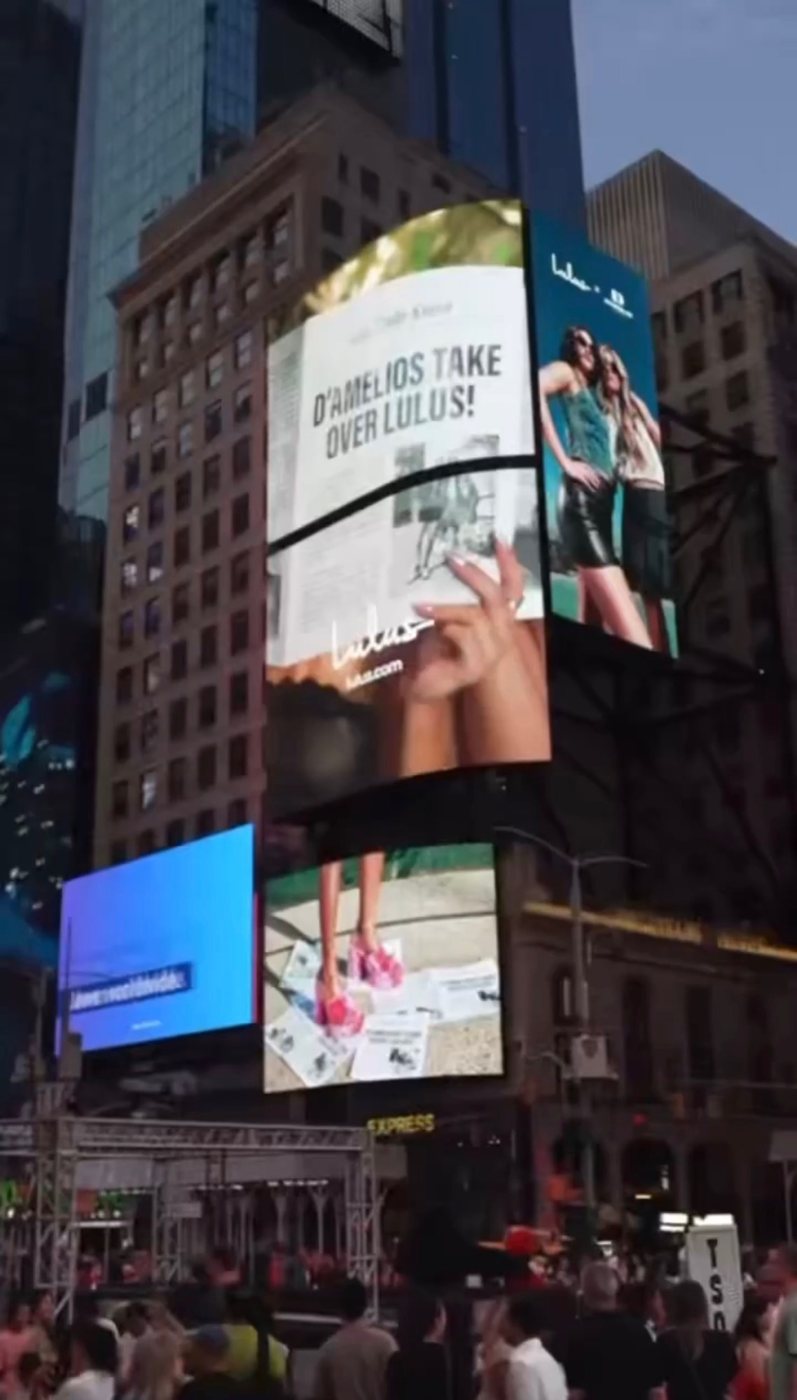 The Lulus x D’Amelio takeover on the Times Square billboards