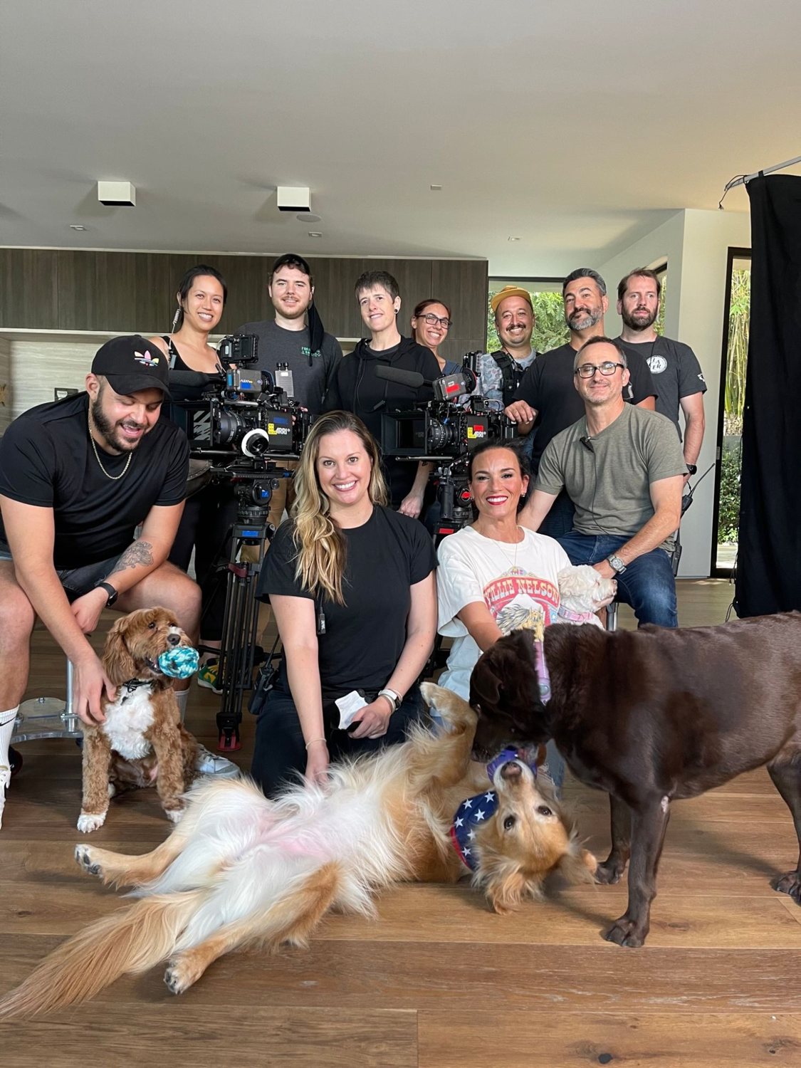 Heidi D’Amelio with the crew and the Dog Pack on set